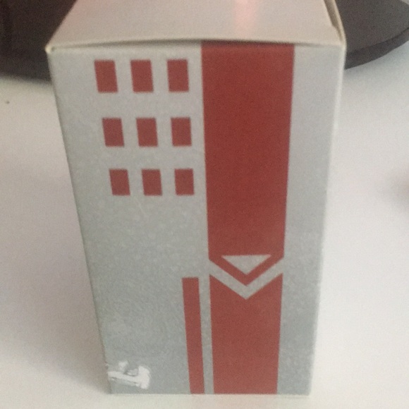 Destiny 2 Cayde-6 Figurine - Picture 2 of 4